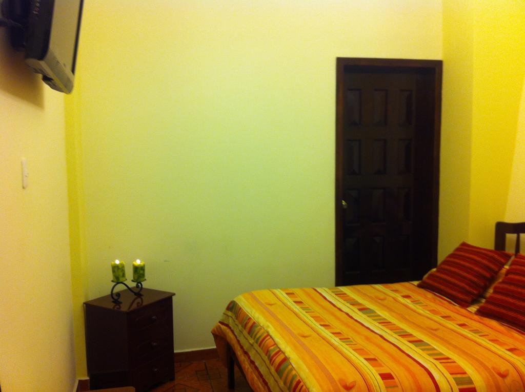 Hotel Margarita 2 Quito Room photo
