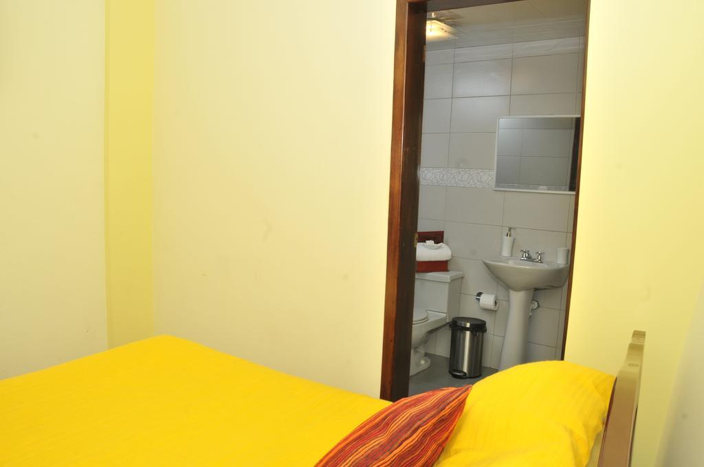 Hotel Margarita 2 Quito Room photo