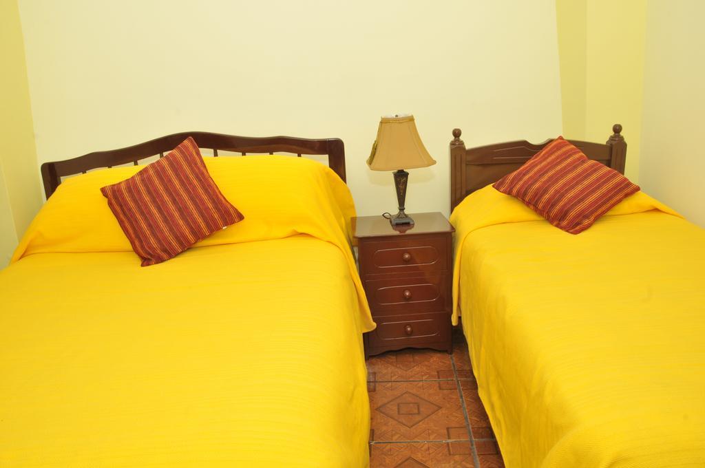 Hotel Margarita 2 Quito Room photo