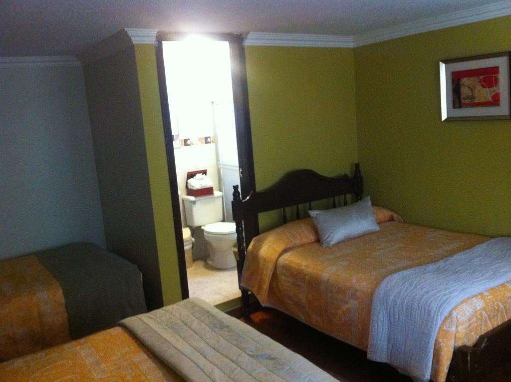 Hotel Margarita 2 Quito Room photo